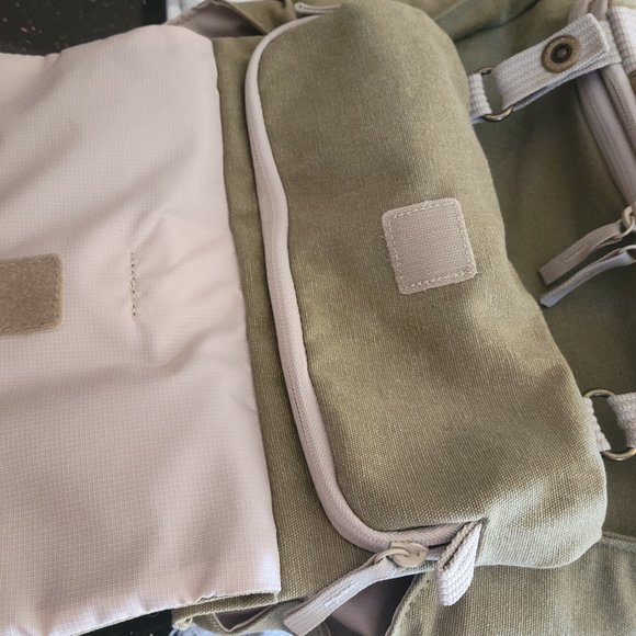 NWOT National Geographic Large Backpack - Picture 15 of 16